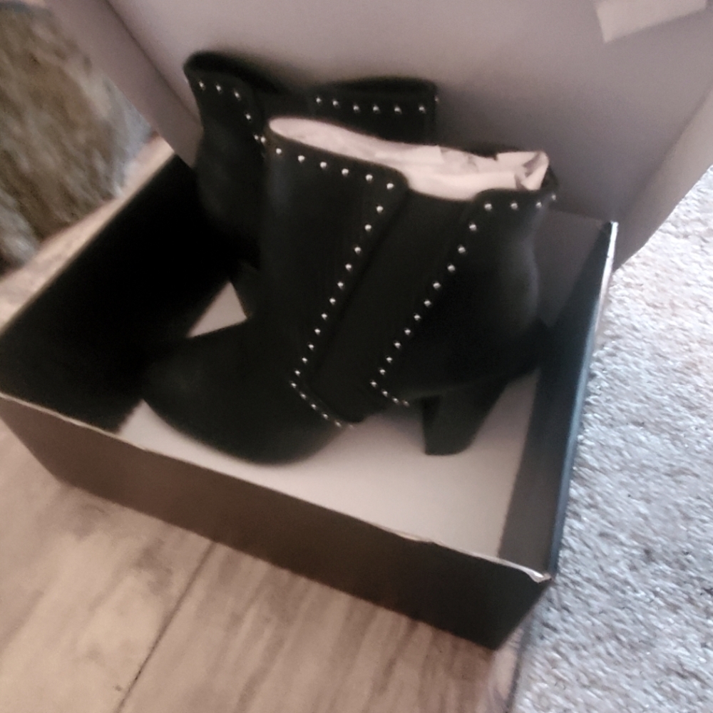 Lane Bryant 11w Black studded boot heel